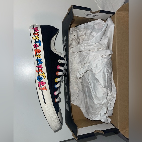 Men converse - Picture 1 of 4